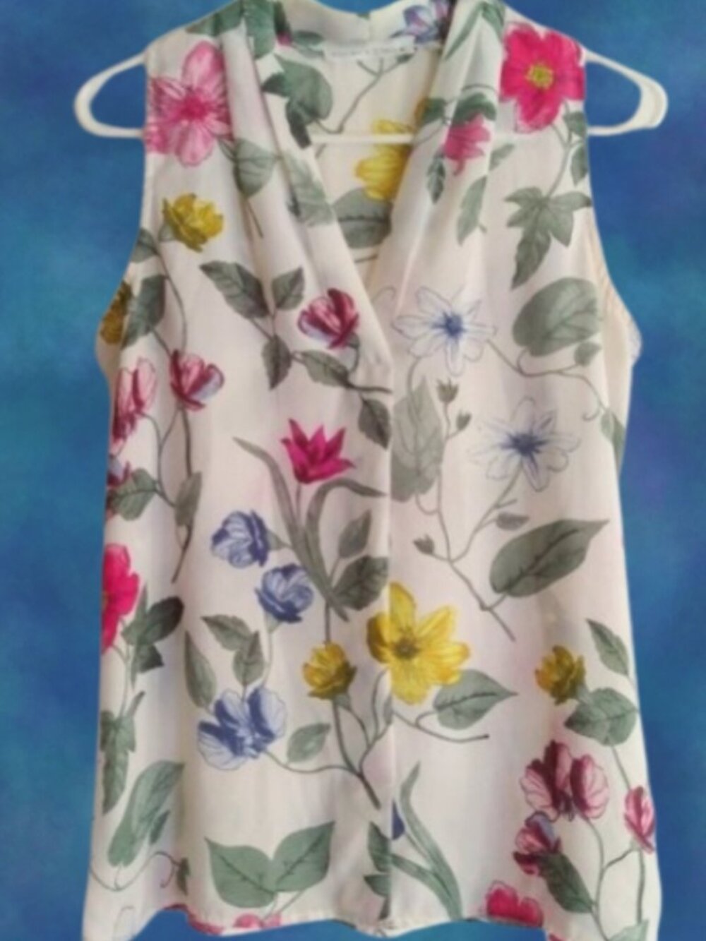 Violet + Claire Floral V-Neck Sleeveless Blouse Top M Cottagecore Romantic Layer